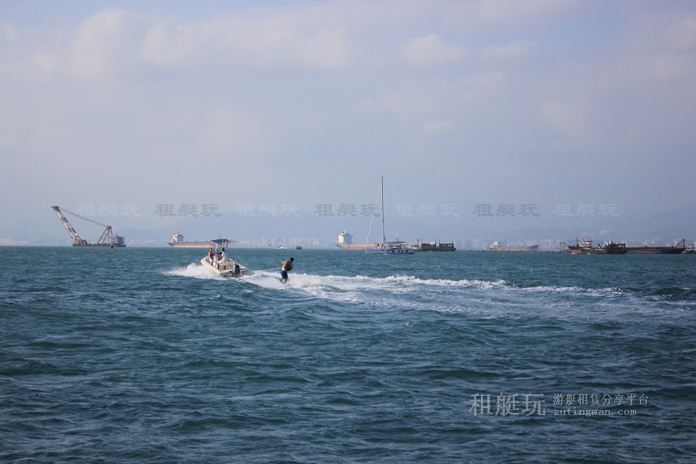 做資深三亞旅游達(dá)人，游艇旅游更時(shí)尚！