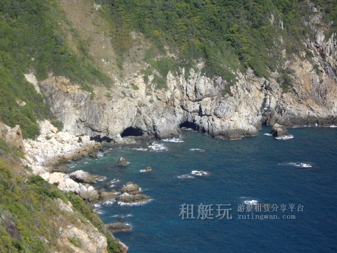 三亞海釣?zāi)康牡赝扑]，租艘釣魚艇去海釣吧！